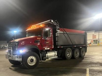 Night haul — Mack tri-axle